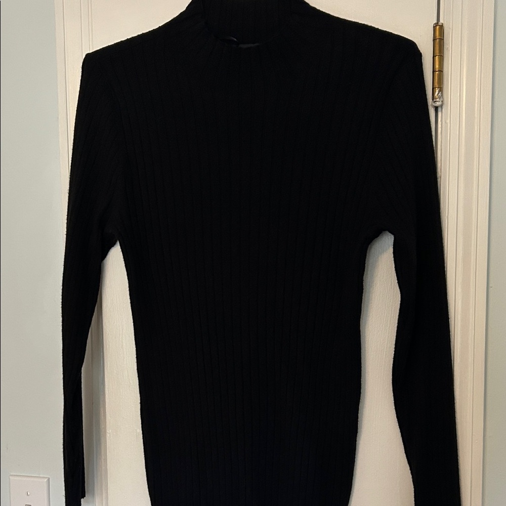 Cyrus Classic Black Mock Neck Ribbed Sweater